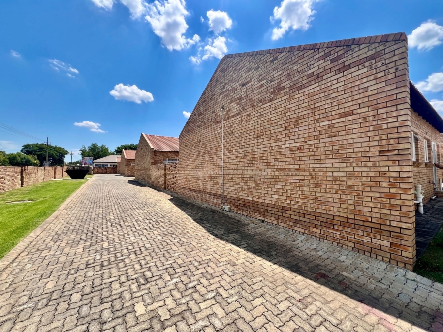 2 Bedroom Property for Sale in Wilkoppies North West